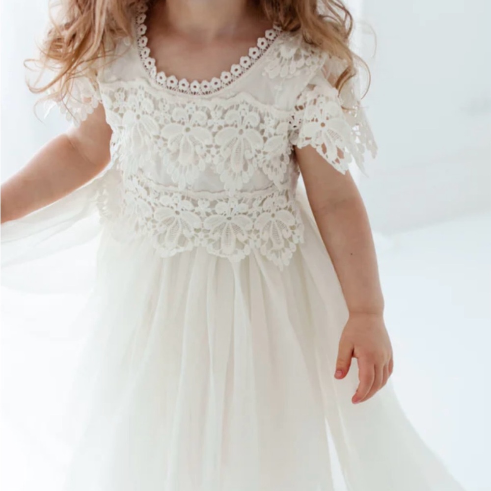 Elegant Cream Colored Lace Dress for Girls
